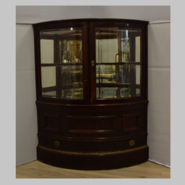 Eckvitrine, um 1880