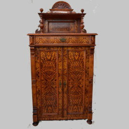 Vertiko mit Aufsatz, um 1870